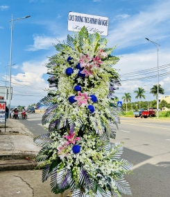 Kệ Hoa Chia Buồn - Hoa Tươi TN0221