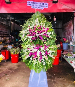 Kệ Hoa Chia Buồn - Hoa Tươi Thúy Nguyễn S22